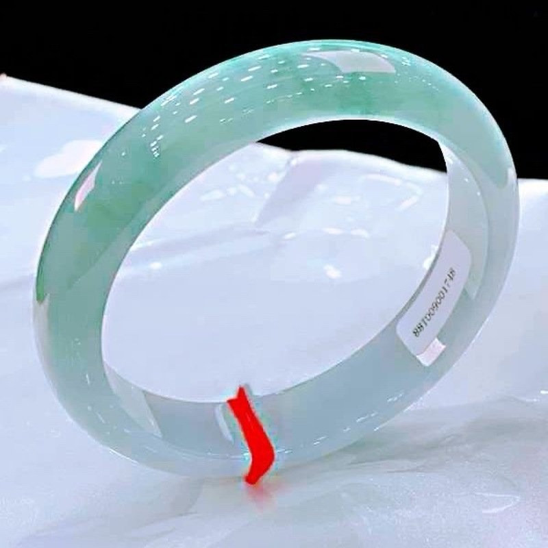 Myanmar, natürlicher Eis-Jadei – Bracelets Bewertung und Preis