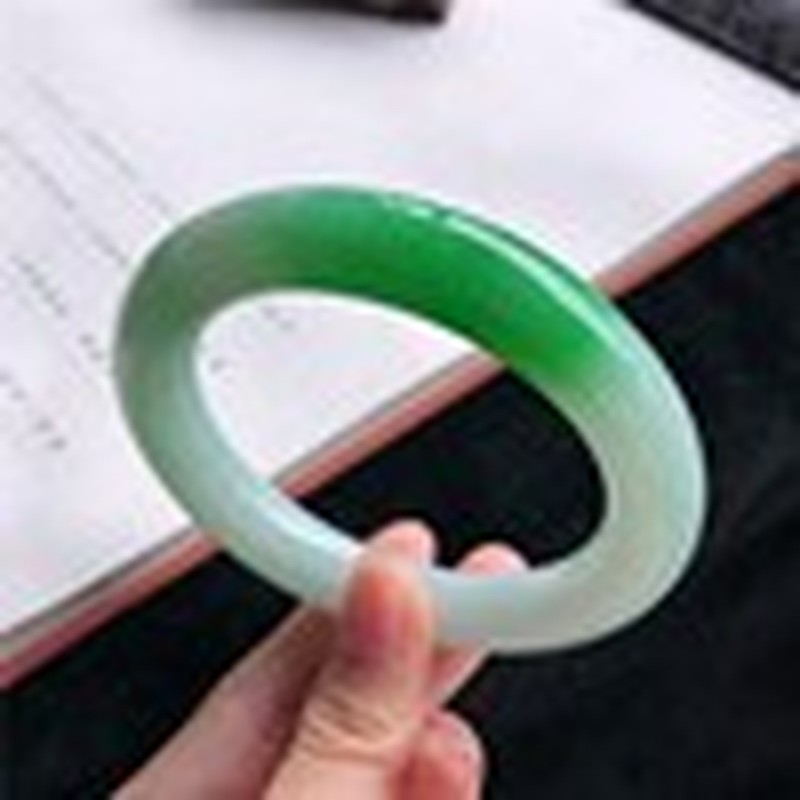 Natürliches burmesisches Jadei – Bracelets Bewertung und Preis