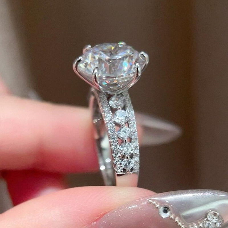 4 Karat Hochglänzender Klassis – Moissanite Engagement Ring 1 Carat Bewertung und Preis