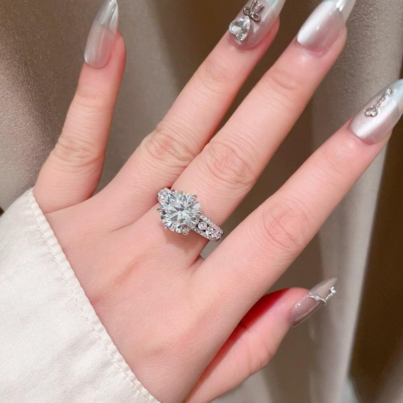 4 Karat Hochglänzender Klassis – Moissanite Engagement Ring 1 Carat Bewertung und Preis