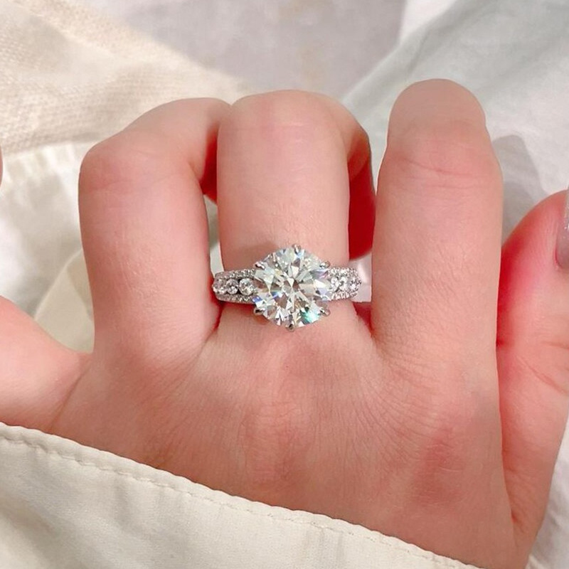 4 Karat Hochglänzender Klassis – Moissanite Engagement Ring 1 Carat Bewertung und Preis